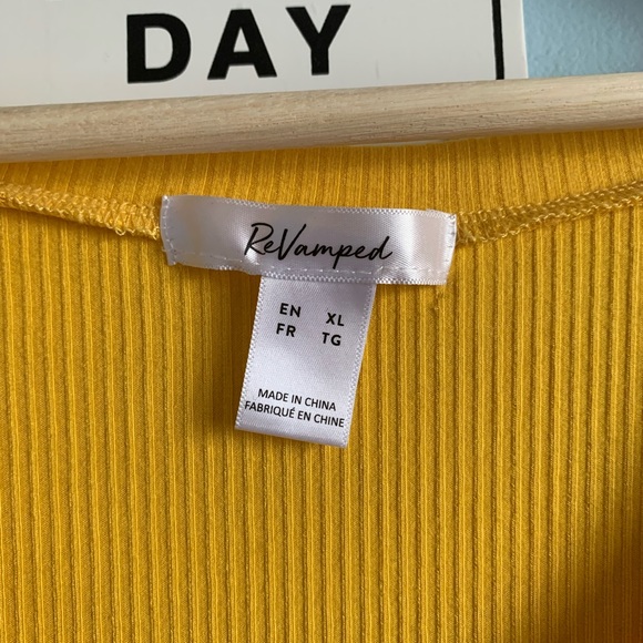 💕Revamped crop ribbed vneck yellow top💕 - Picture 2 of 2